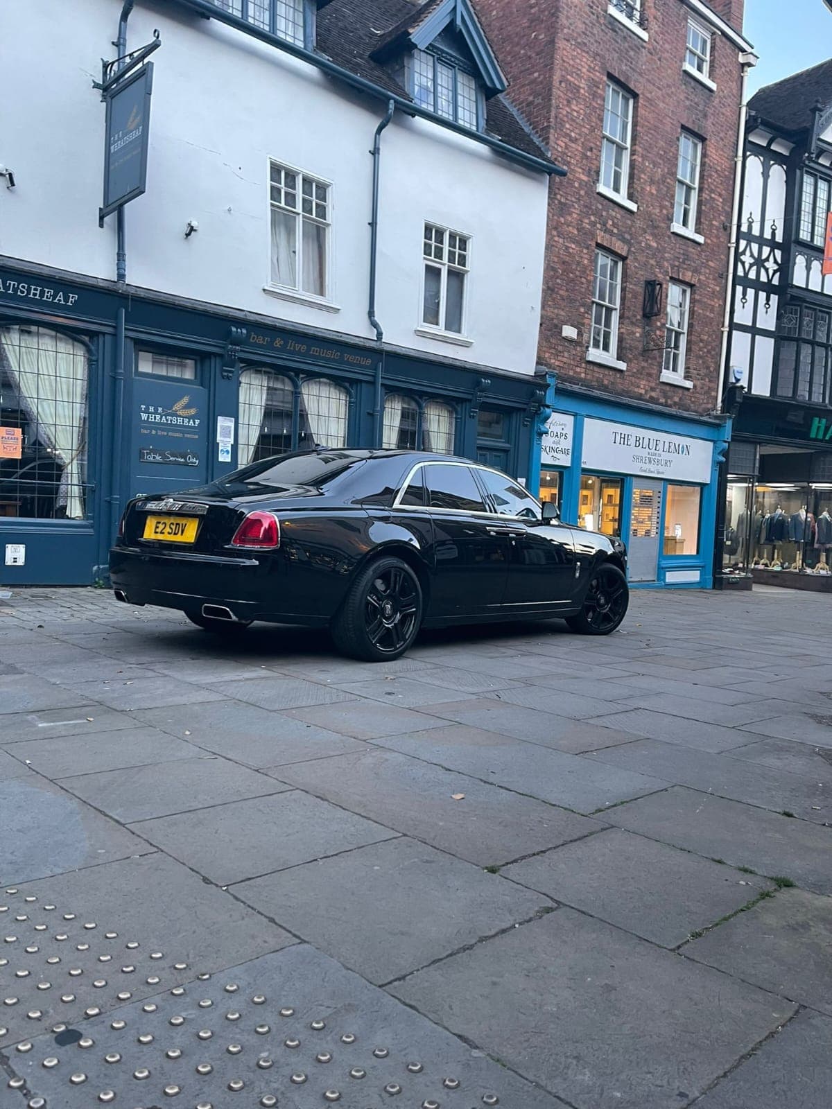 Rolls-Royce Cullinan: view 3